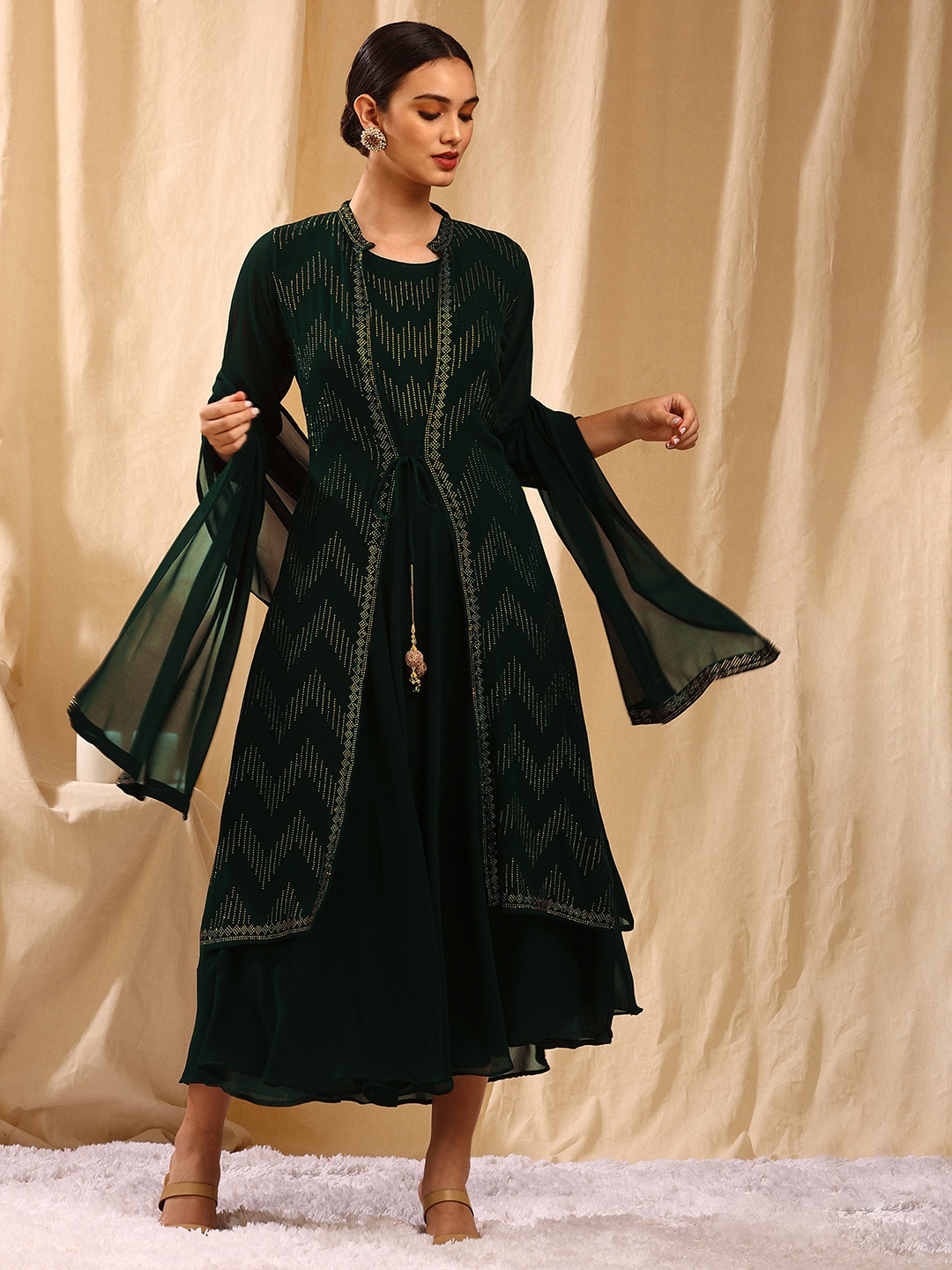 

TRENDY DIVVA Women Embellished Georgette Kurta With Jacket & Dupatta, Green