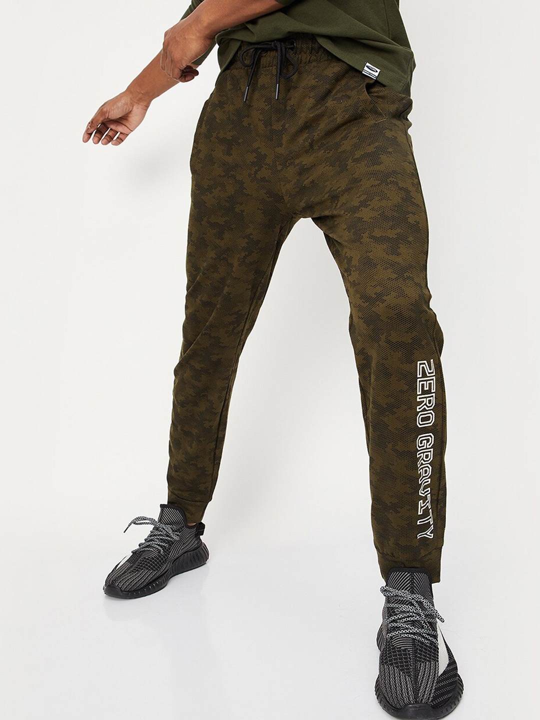 

max Men Camouflage Printed Joggers, Olive