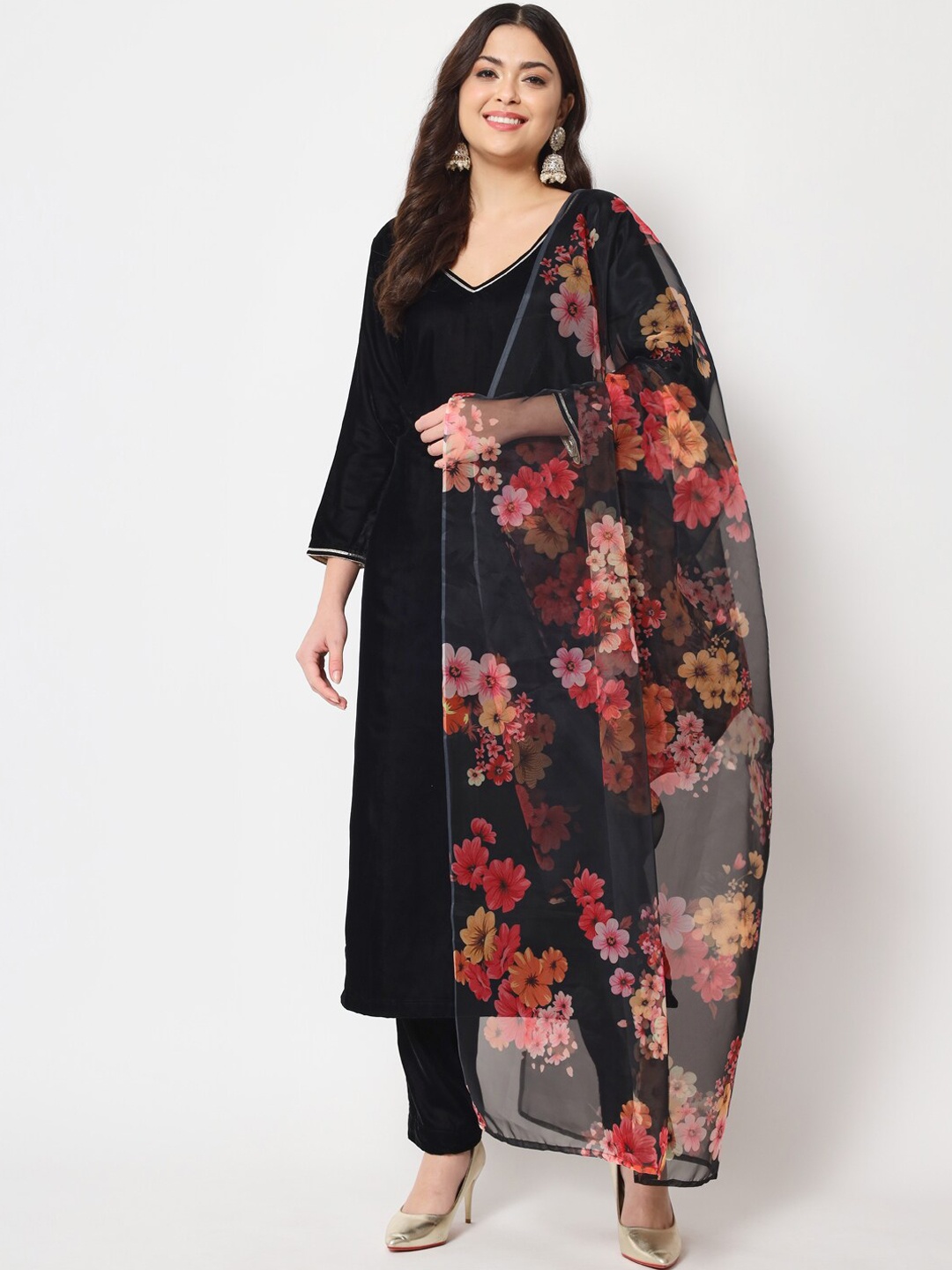 

anokherang Women Velvet Kurta with Trousers & Dupatta, Black