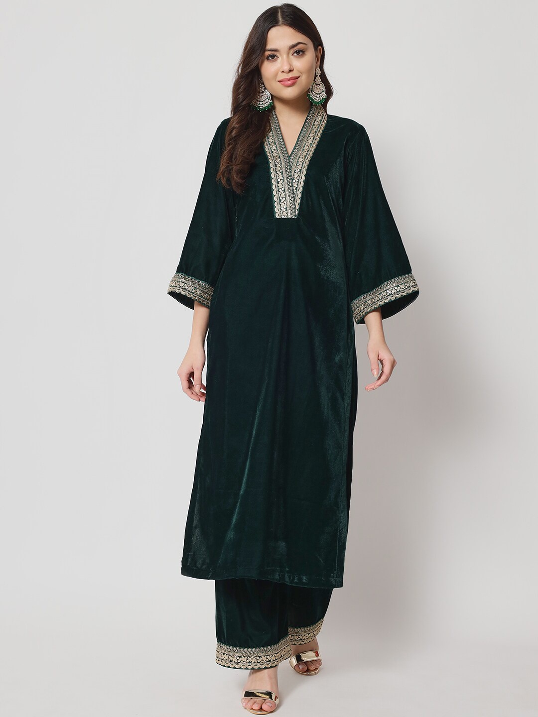 

anokherang Sequinned Velvet Kurta with Palazzos, Green
