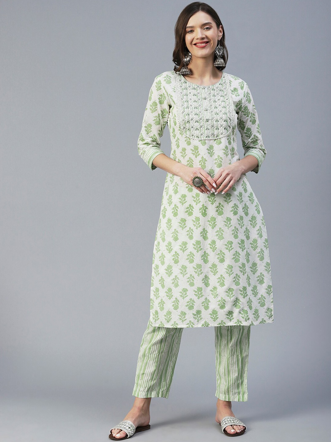 

FASHOR Women Floral Printed Pure Cotton Kurta with Trousers, Green