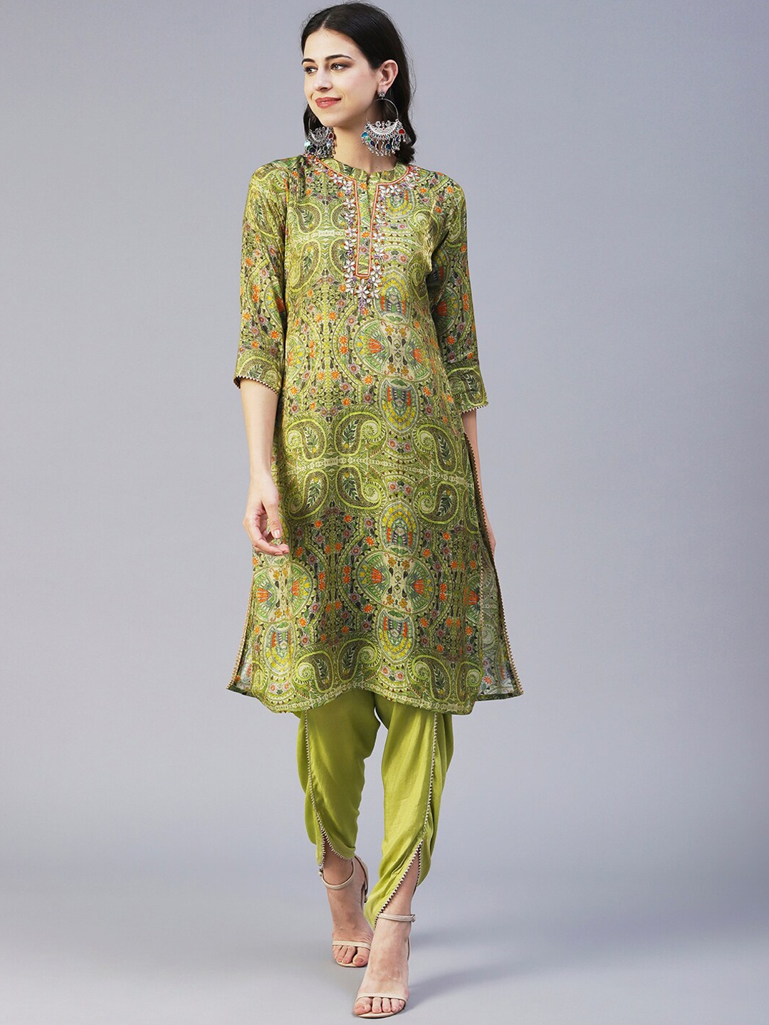 

FASHOR Women Paisley Printed Gotta Patti Kurta with Dhoti Pants, Green