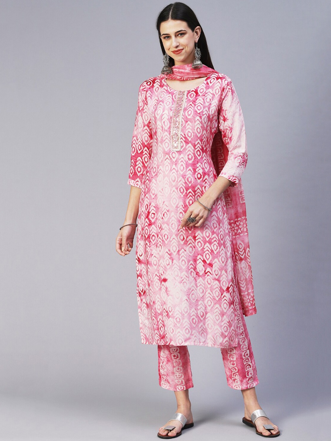 

FASHOR Women Ethnic Motifs Printed Kurta with Trousers & Dupatta, Magenta