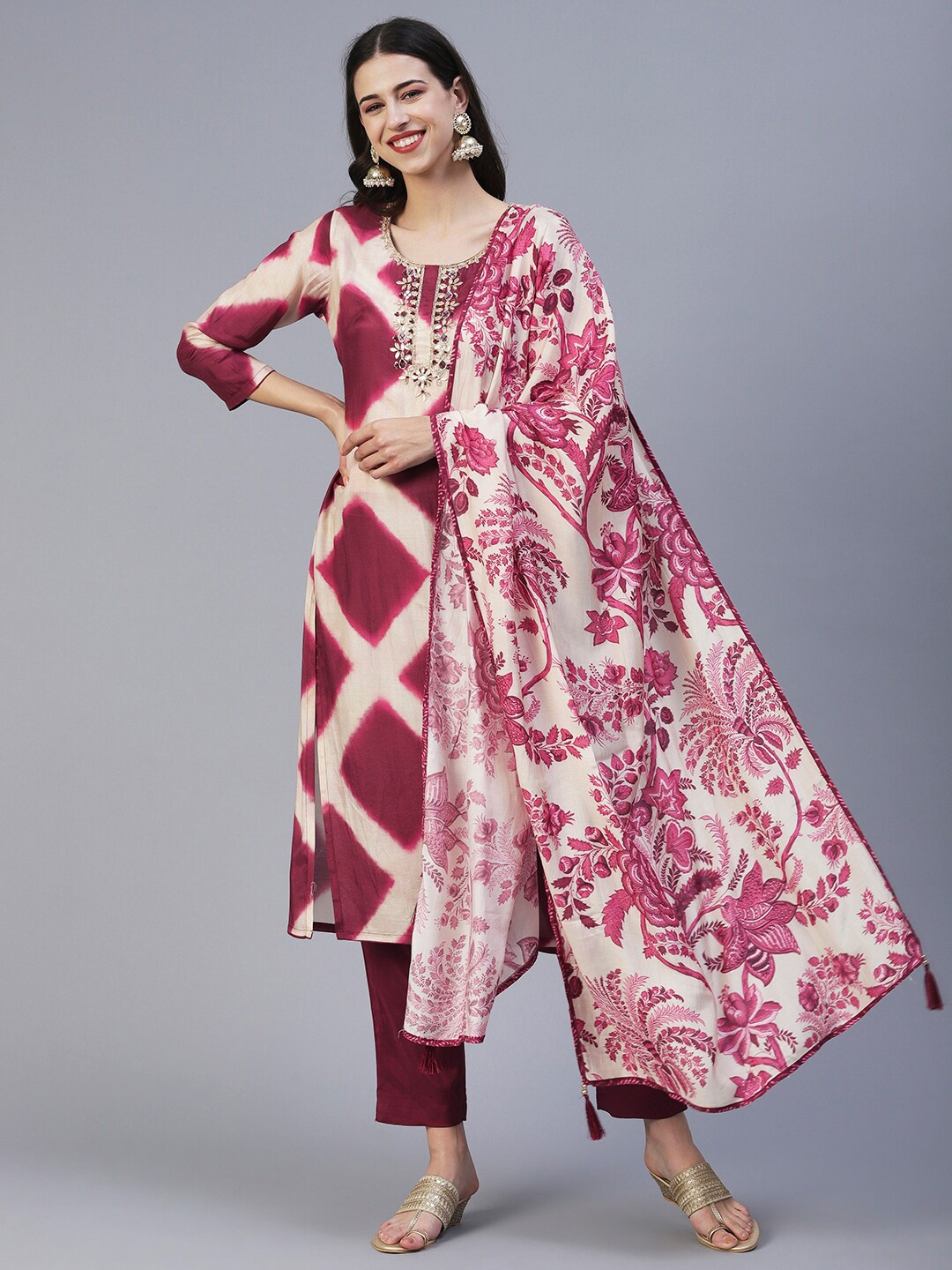 

FASHOR Women Printed Sequinned Kurta with Trousers & Dupatta, Burgundy