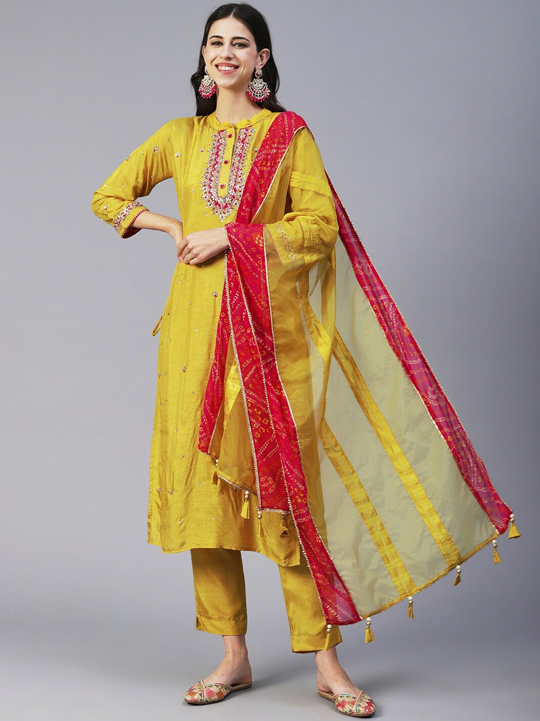 

FASHOR Women Floral Embroidered Gotta Patti Kurta with Trousers & Dupatta, Yellow