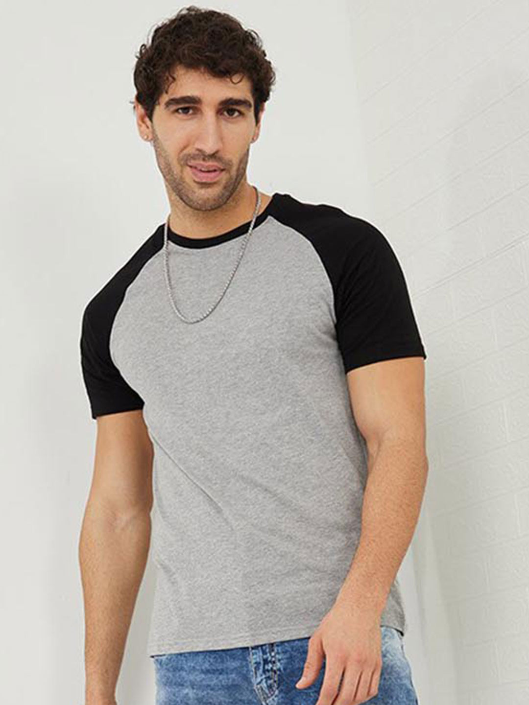 

Styli Men Colourblocked Raglan Sleeves Knitted Regular Fit T-Shirt, Grey