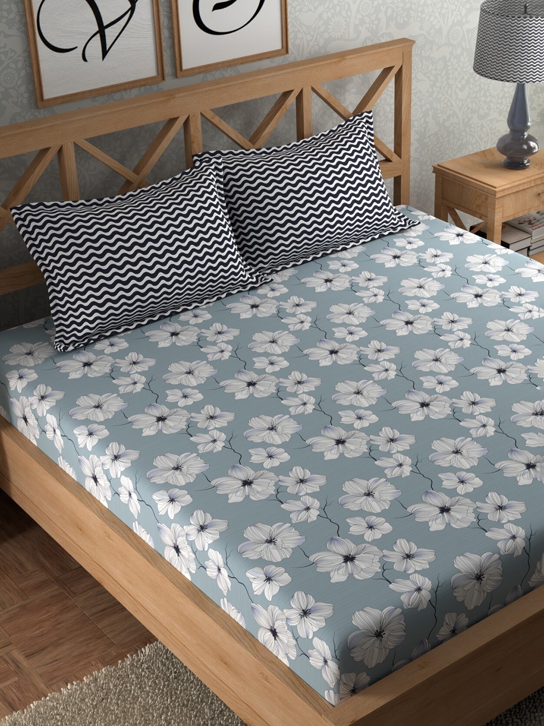 

CHHAVI INDIA Blue & White Floral 210 TC King Bedsheet with 2 Pillow Covers