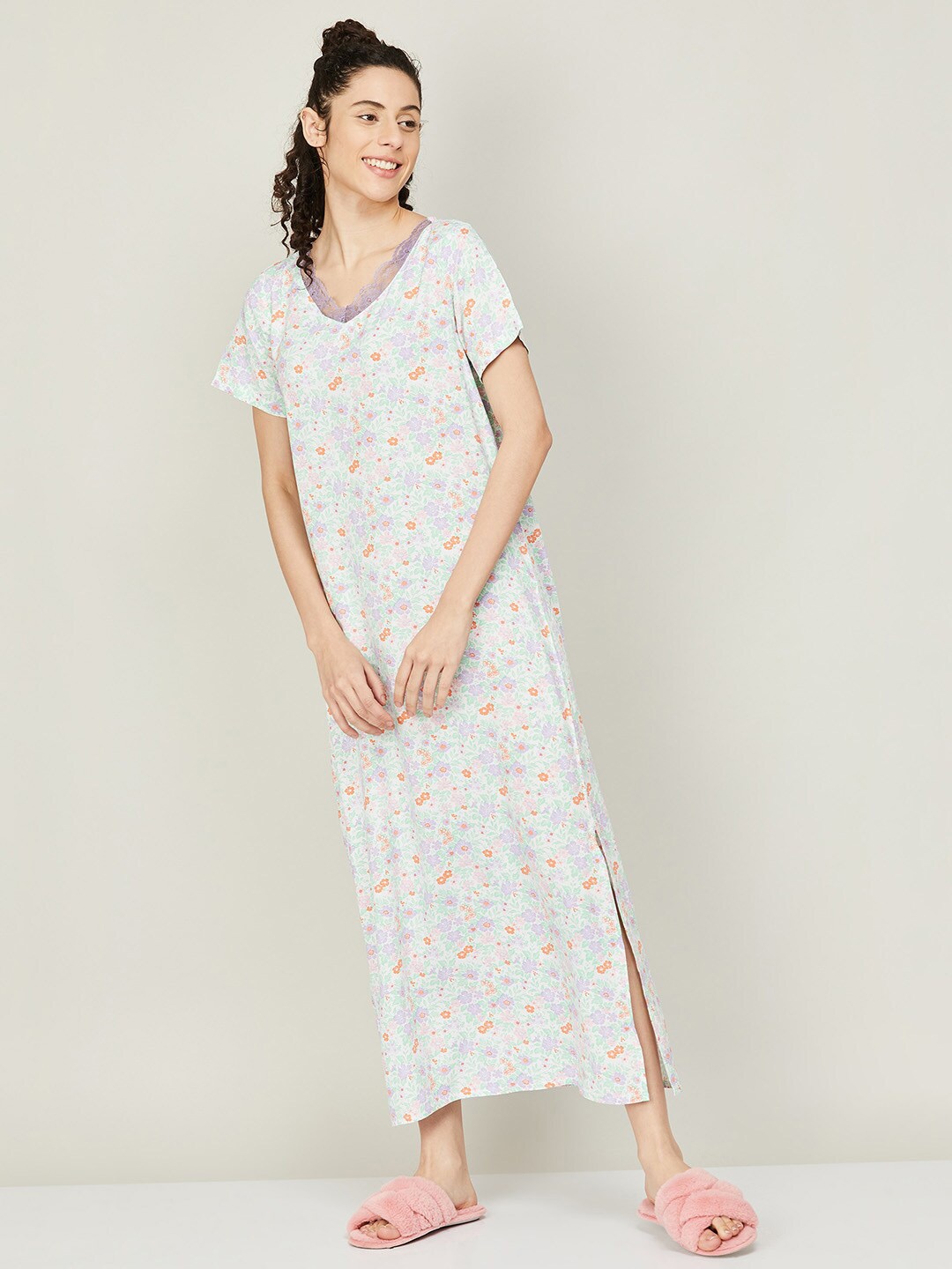 

Ginger by Lifestyle White Floral Maxi Maxi Dress