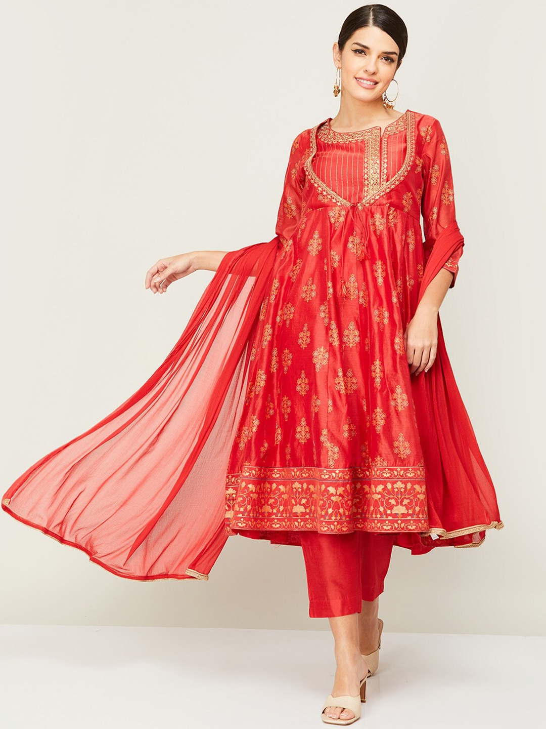 

Melange by Lifestyle Women Ethnic Motifs Printed Zardozi Kurta with Trousers & Dupatta, Red
