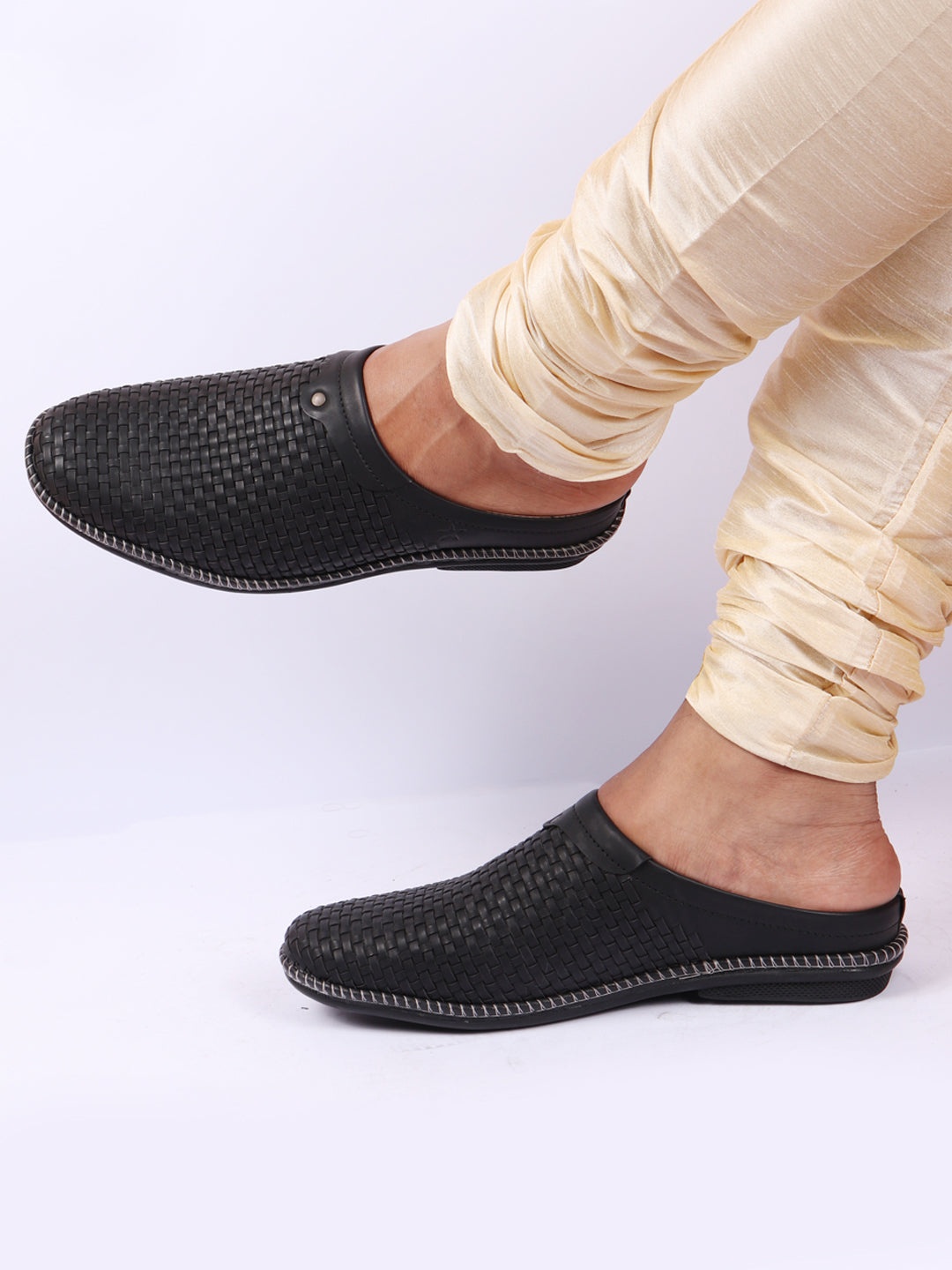 

FAUSTO Men Textured Lightweight Mules, Black