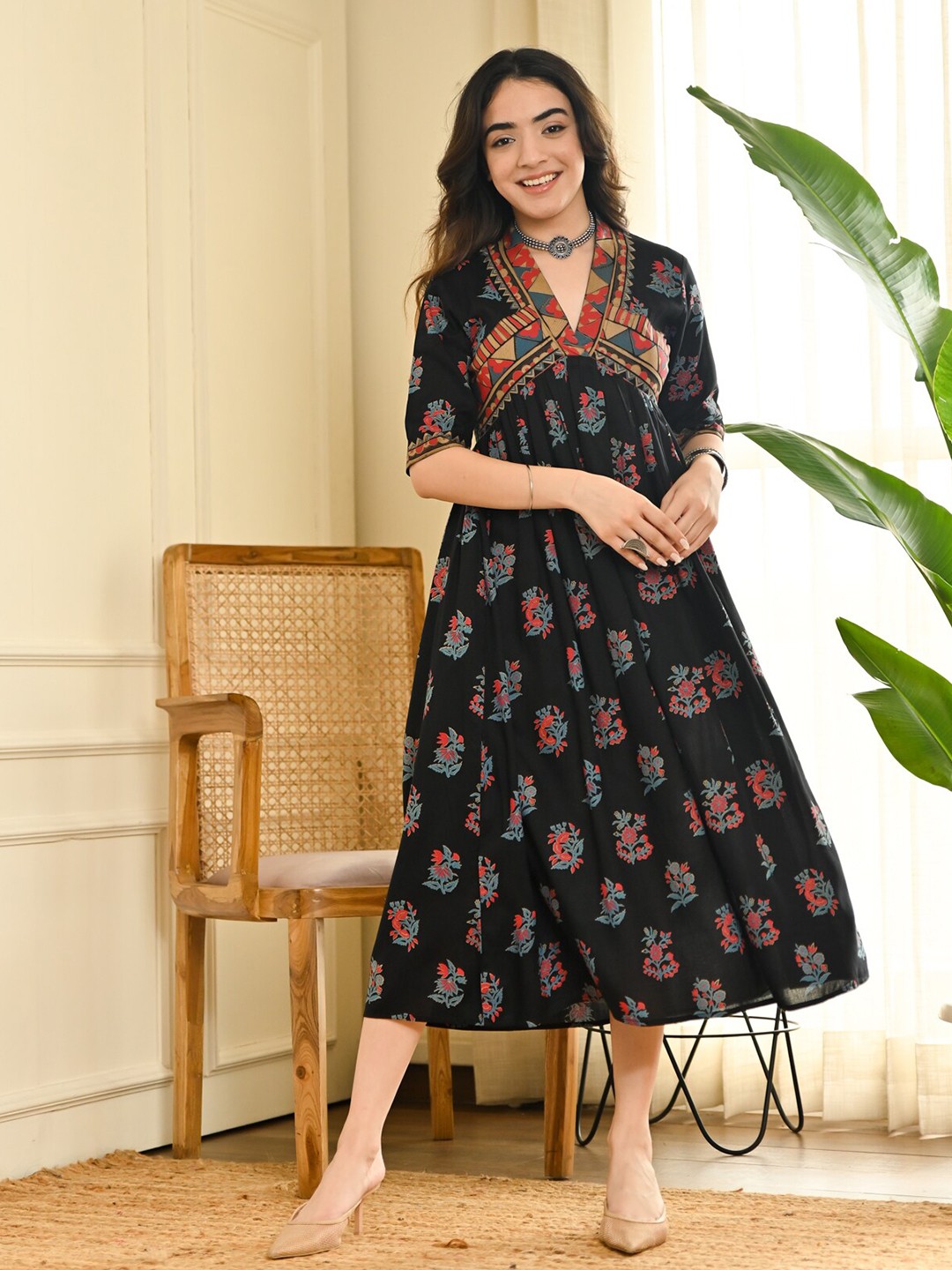 

Rustorange Floral A-Line Midi Dress, Black
