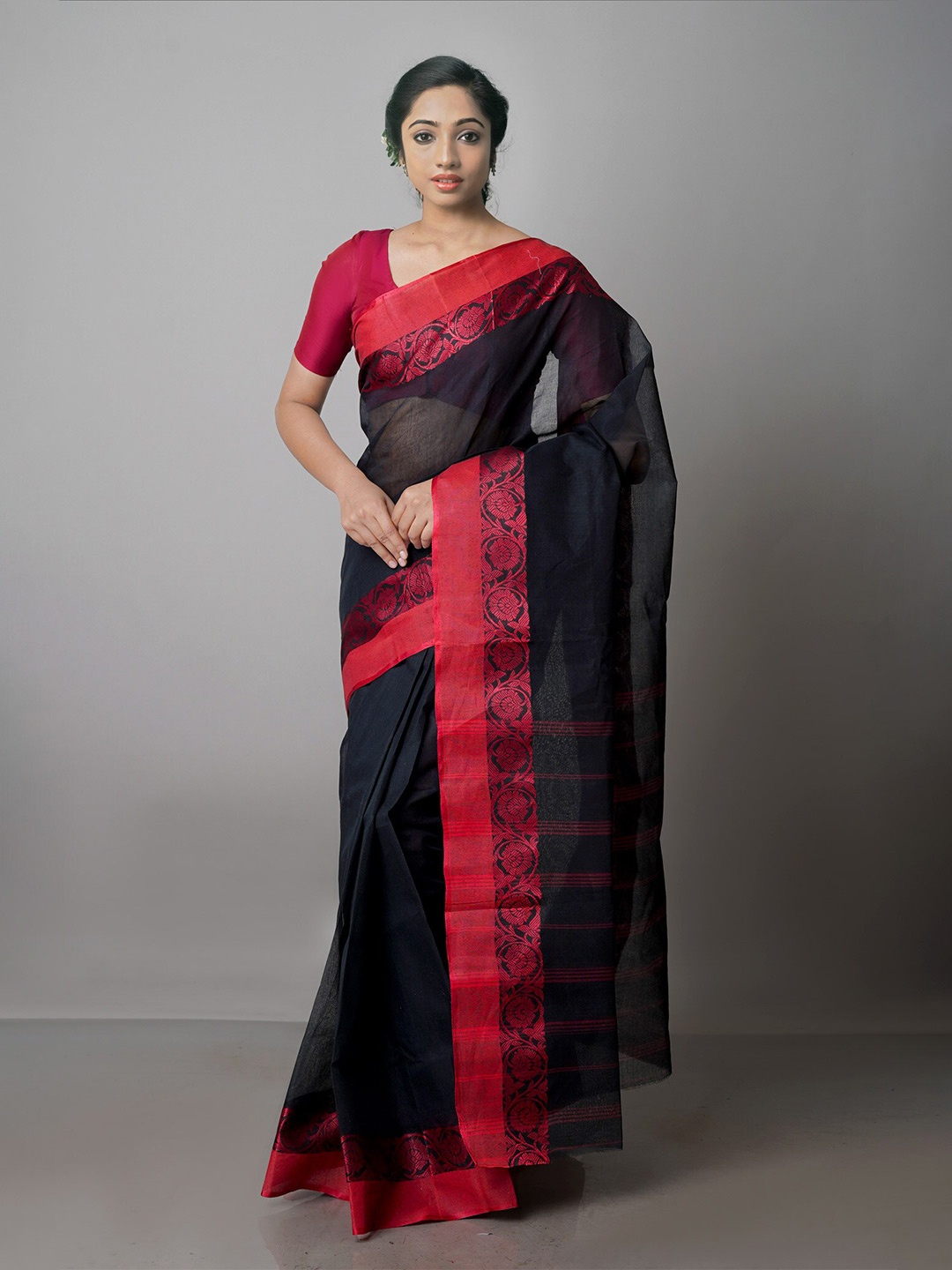 

Unnati Silks Woven Design Bordered Zari Pure Cotton Taant Saree, Black