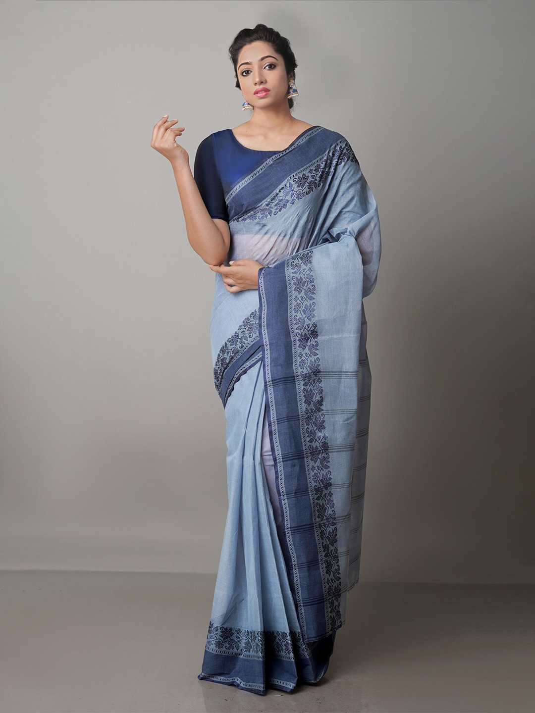 

Unnati Silks Woven Design Handloom Pure Cotton Taant Saree, Grey