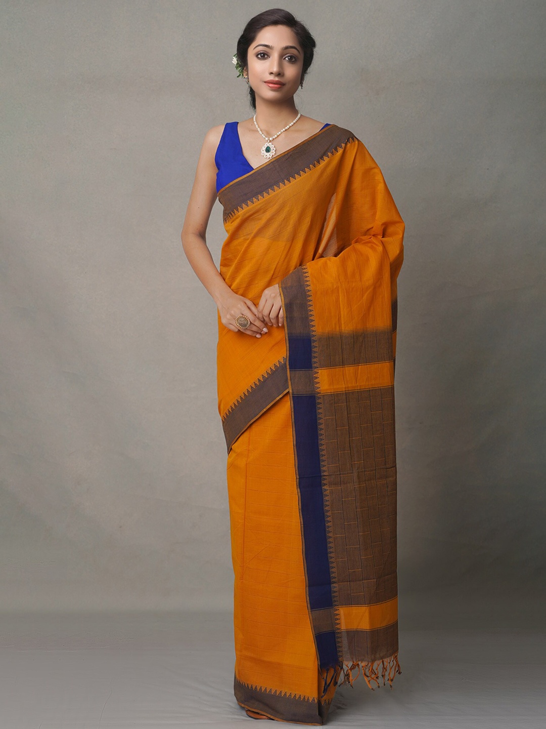 

Unnati Silks Checked Pure Cotton Chettinad Handloom Saree, Orange