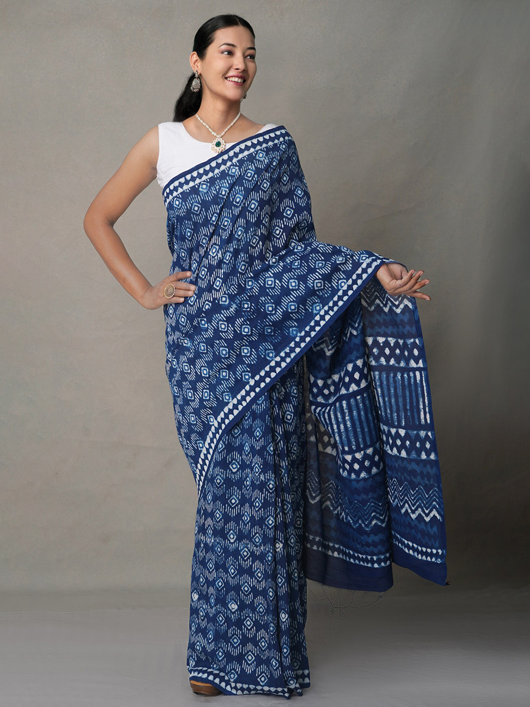

Unnati Silks Ethnic Motifs Silk Cotton Handloom Chanderi Sico Saree, Navy blue