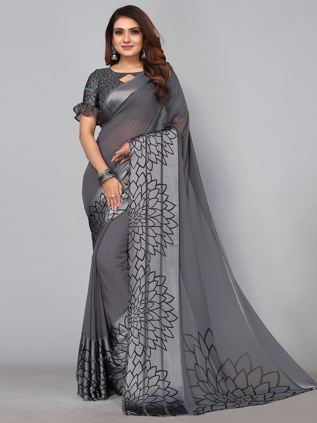 

SIRIL Grey Floral Printed Poly Georgette Saree With Blouse Piece