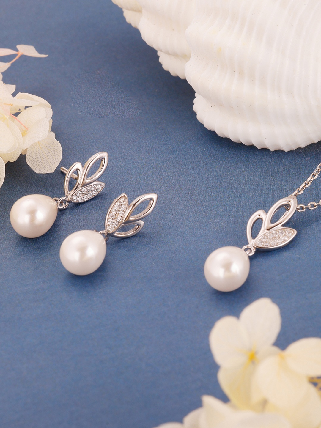

GIVA Women 925 Sterling Silver Rhodium-Plated & Pearl Studded Pendant Jewellery Set