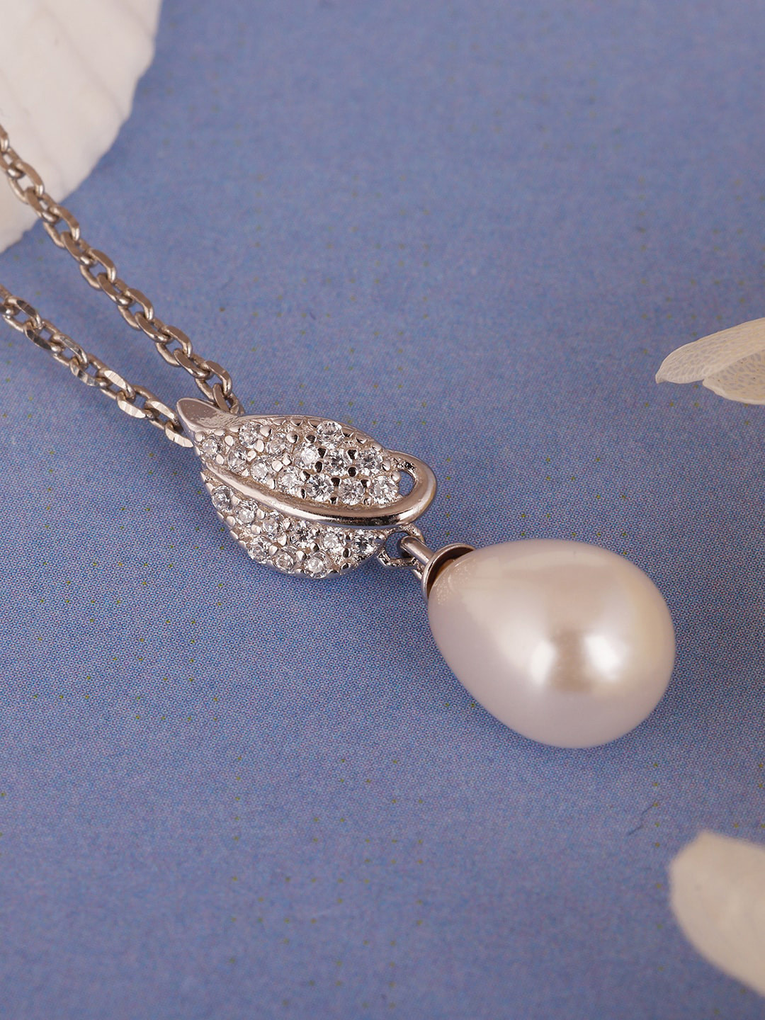 

GIVA 925 Sterling Silver Rhodium-Plated Pearl & CZ-Studded Pendant with Link Chain