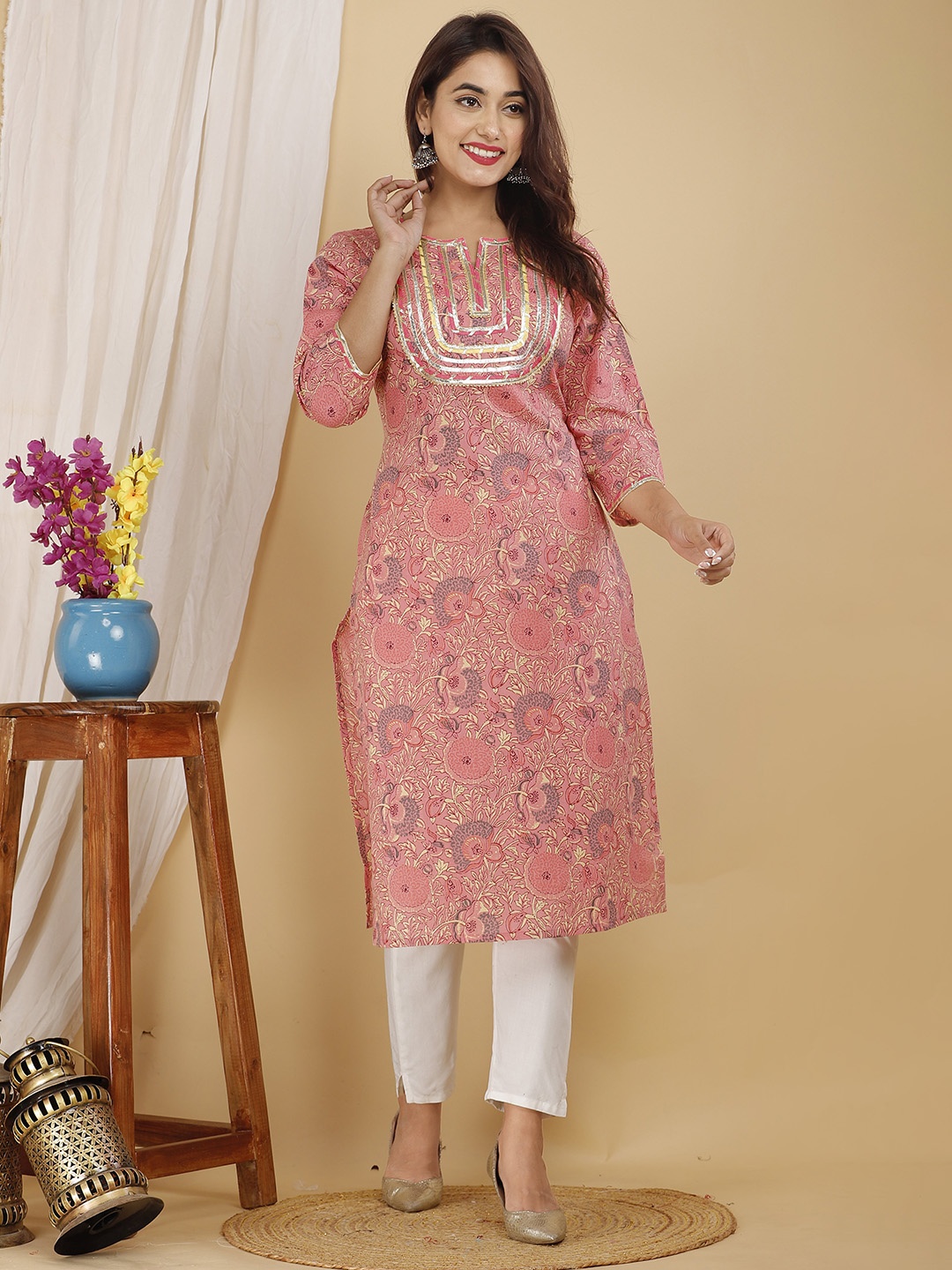 

clorals Women Floral Printed Gotta Patti Kurta, Pink