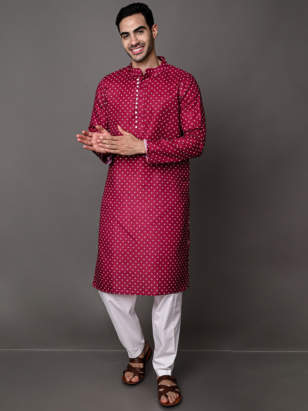 

VESHAM Men Regular Bandhani Printed Kurta with Pyjamas, Maroon
