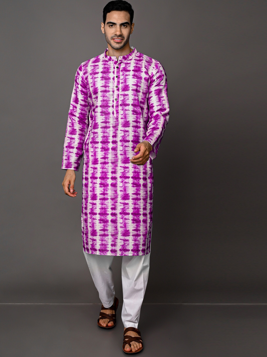 

VESHAM Men Dyed Regular Kurta with Pyjamas, Pink