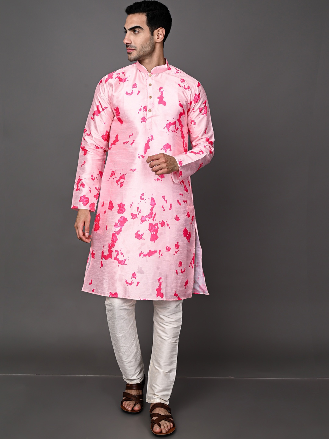 

VESHAM Men Abstract Printed Kurta with Churidar, Pink