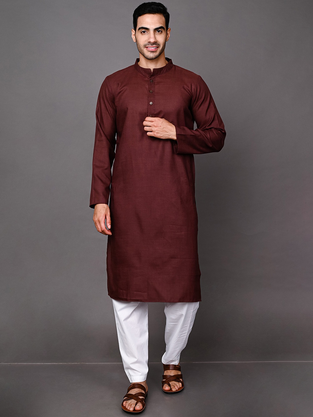 

VESHAM Mandarin Collar Kurta with Pyjamas, Brown