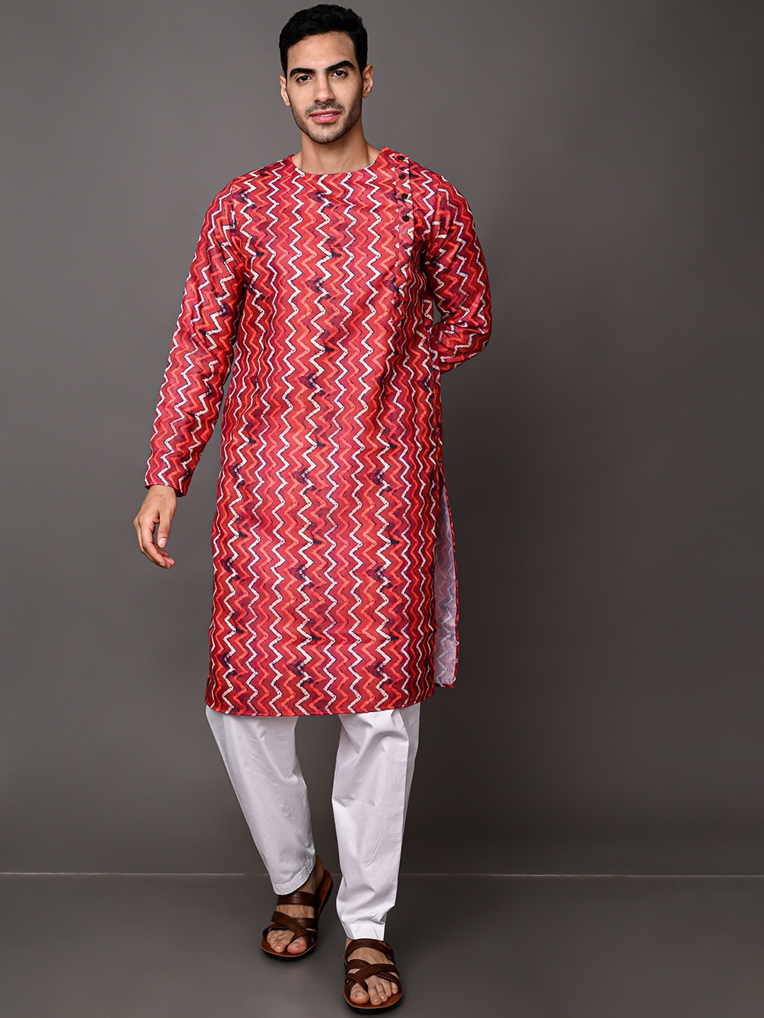 

VESHAM Men Printed Angrakha Kurta with Pyjamas, Maroon