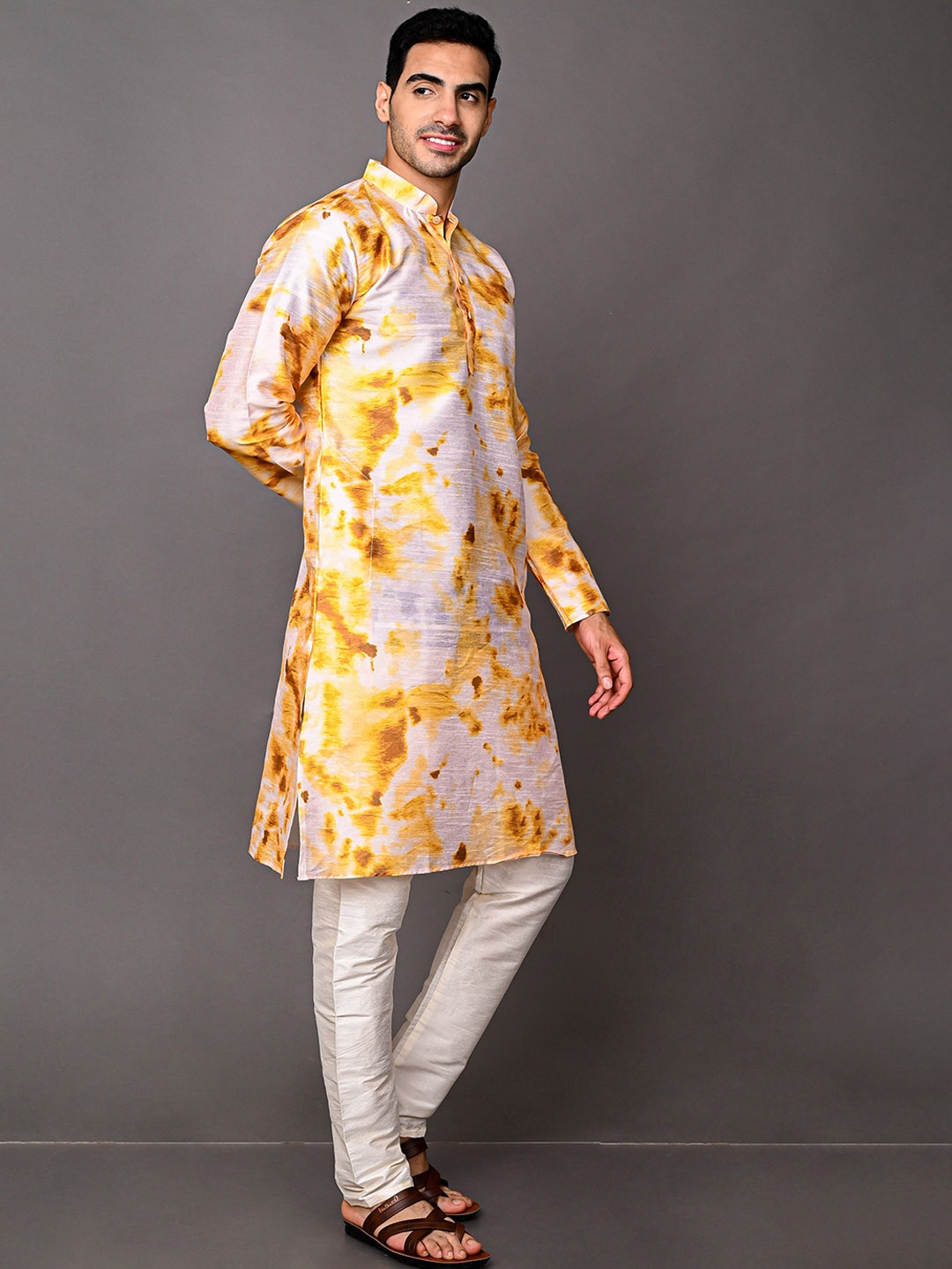 

VESHAM Men Mandarin Collar Dyed Kurta with Churidar, Yellow