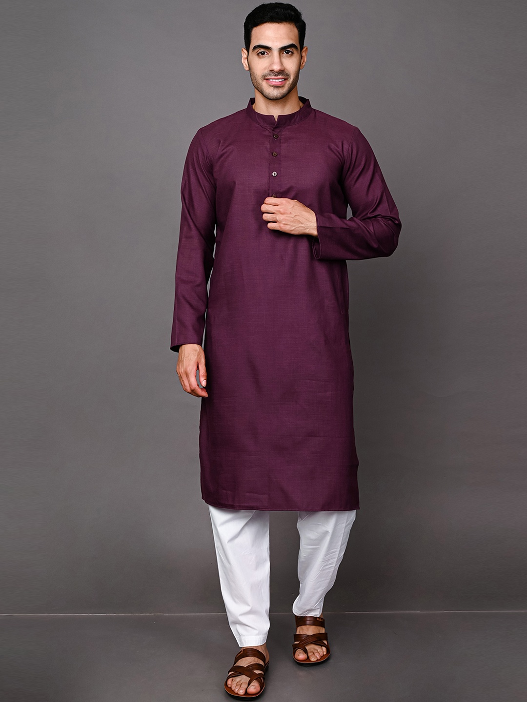 

VESHAM Men Mandarin Collar Kurta with Pyjamas, Burgundy