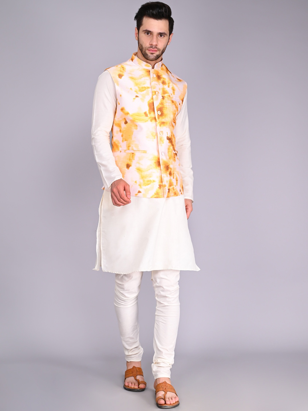 

VESHAM Men Printed Kurta with Churidar, Yellow