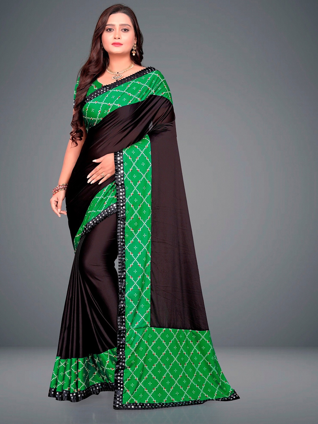 

APNISHA Geometric Printed Sequinned Bordered Saree, Green