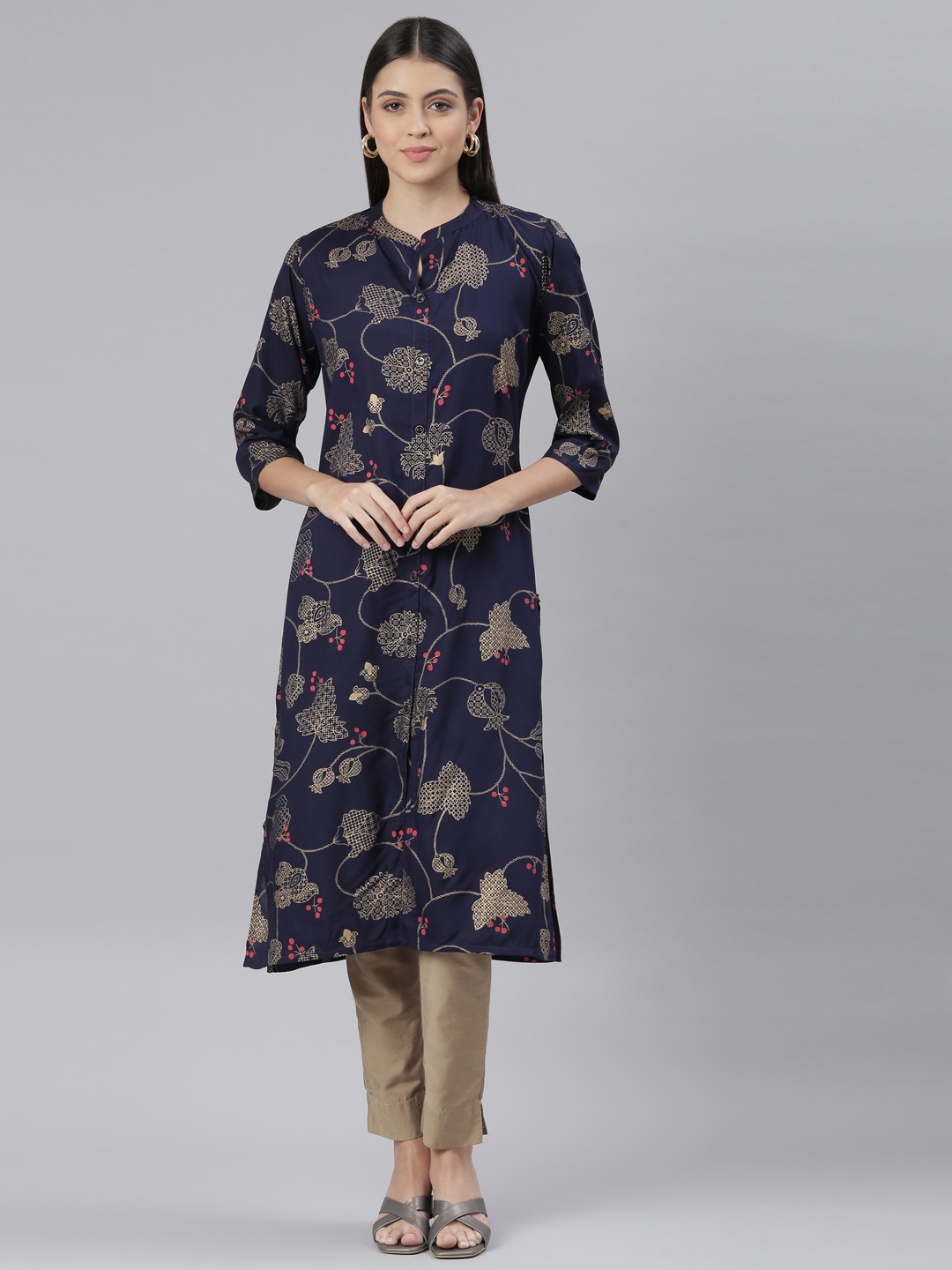 

The Chennai Silks Women Floral Printed Kurta, Navy blue