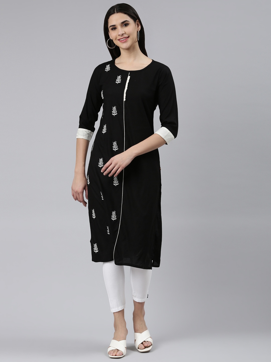 

The Chennai Silks Women Floral Embroidered Thread Work Kurta, Black