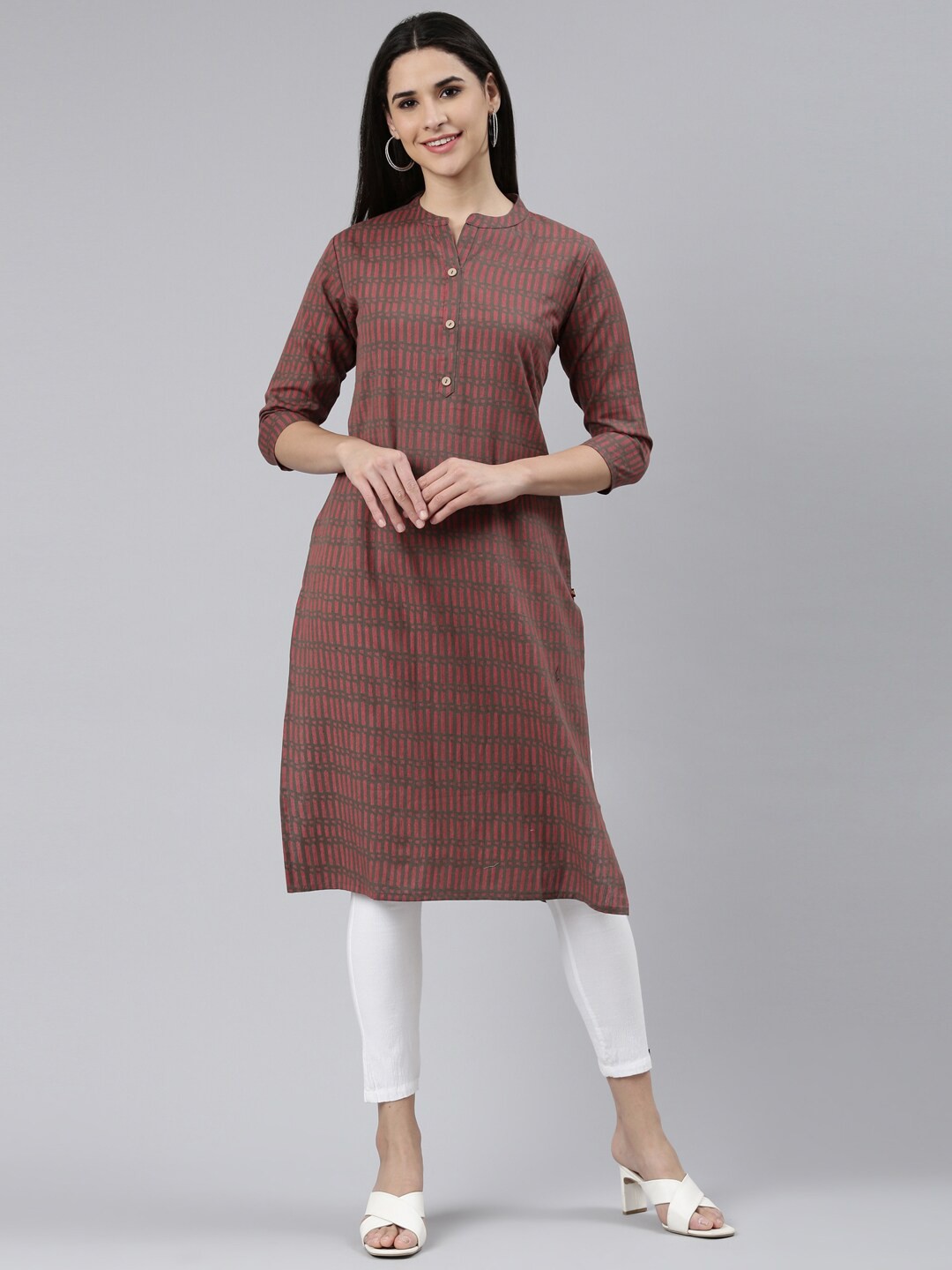 

The Chennai Silks Geometric Printed Band Collar Cotton Kurta, Maroon