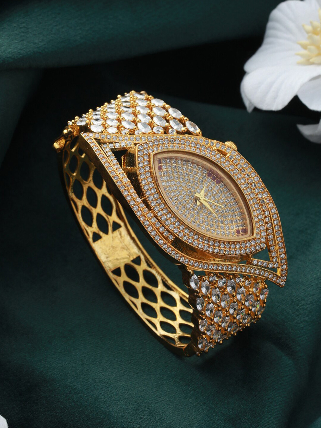 

Priyaasi Women Embellished Dial & Bracelet Style Straps Analogue Watch WCH-PR-10002-, Gold