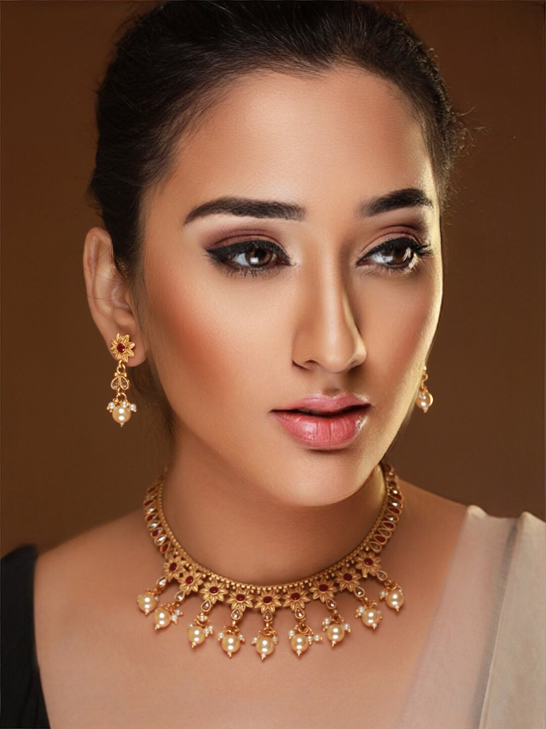 

Priyaasi Gold-Plated Stone-Studded & Beaded Jewellery Set