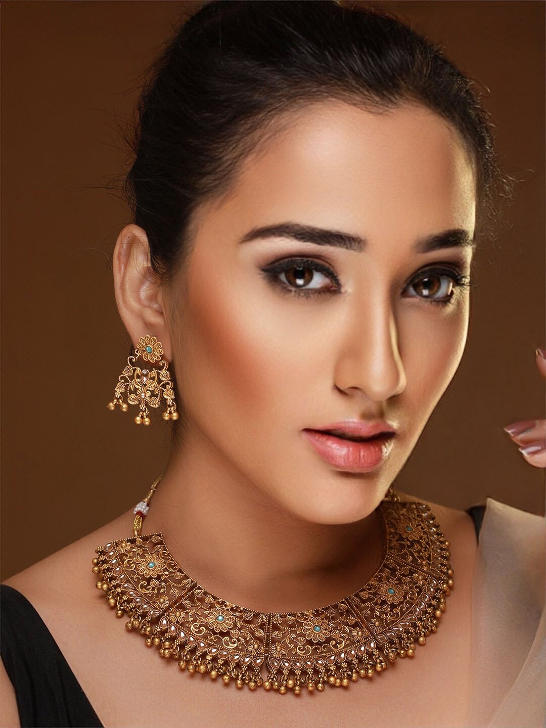 

Priyaasi Gold-Plated Stone-Studded Jewellery Set, Blue