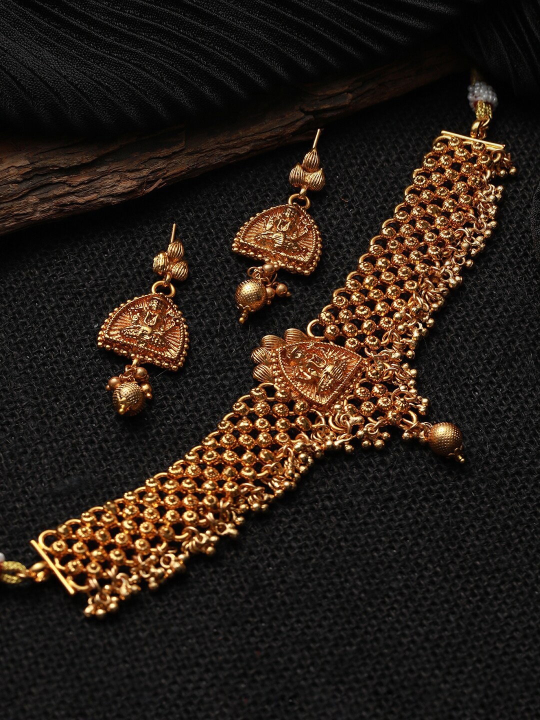 

Priyaasi Gold-Plated Goddess Laxmi Temple Jewellery Set