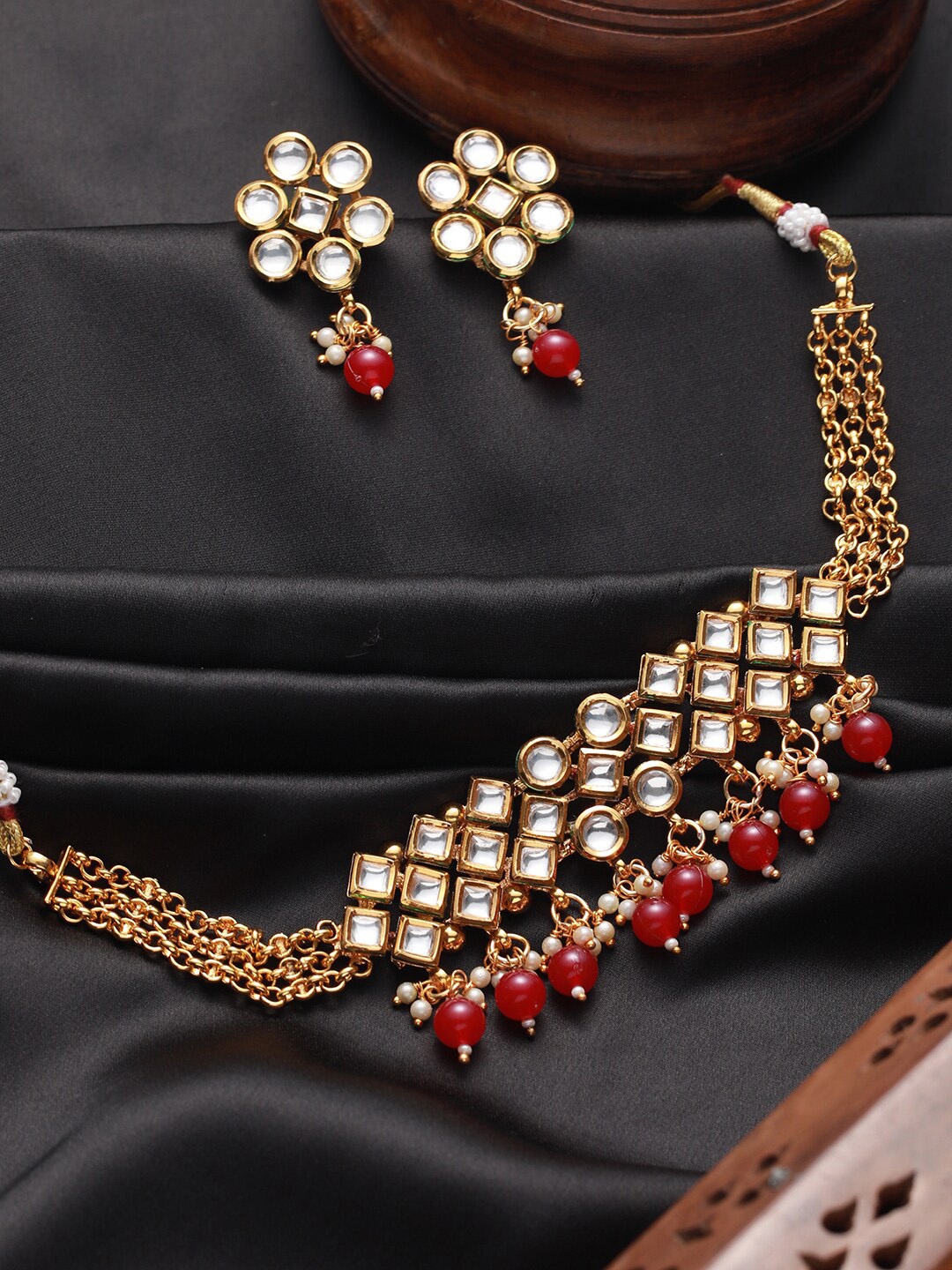 

Priyaasi Gold-Plated Kundan Studded & Beaded Jewellery Set