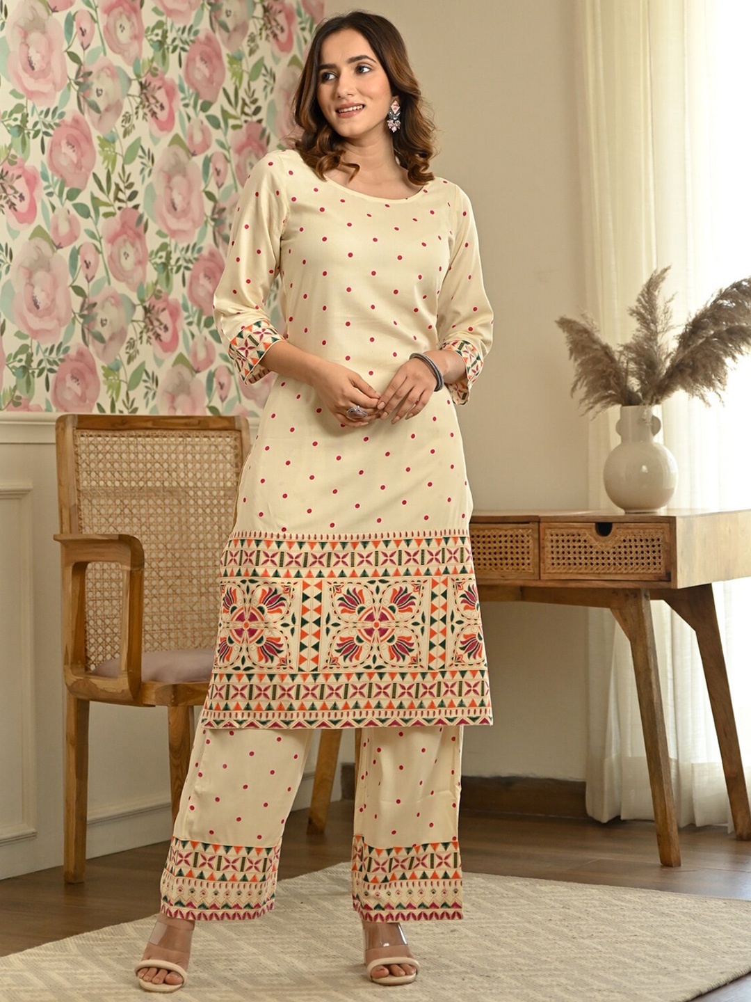 

Rustorange Ethnic Motifs Printed Kurta with Trousers, Cream