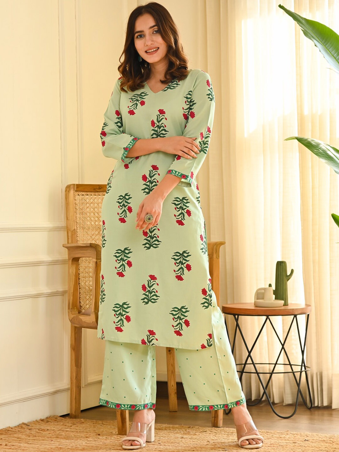 

Rustorange Women Floral Printed V-Neck Kurta with Trousers, Green