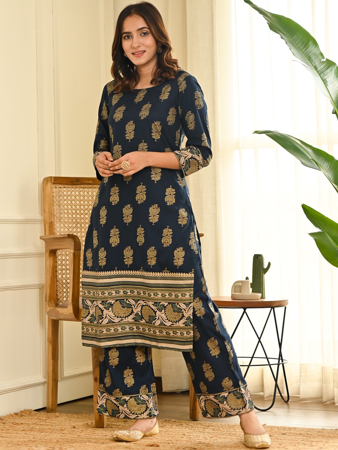 

Rustorange Women Floral Printed Kurta with Palazzos, Navy blue