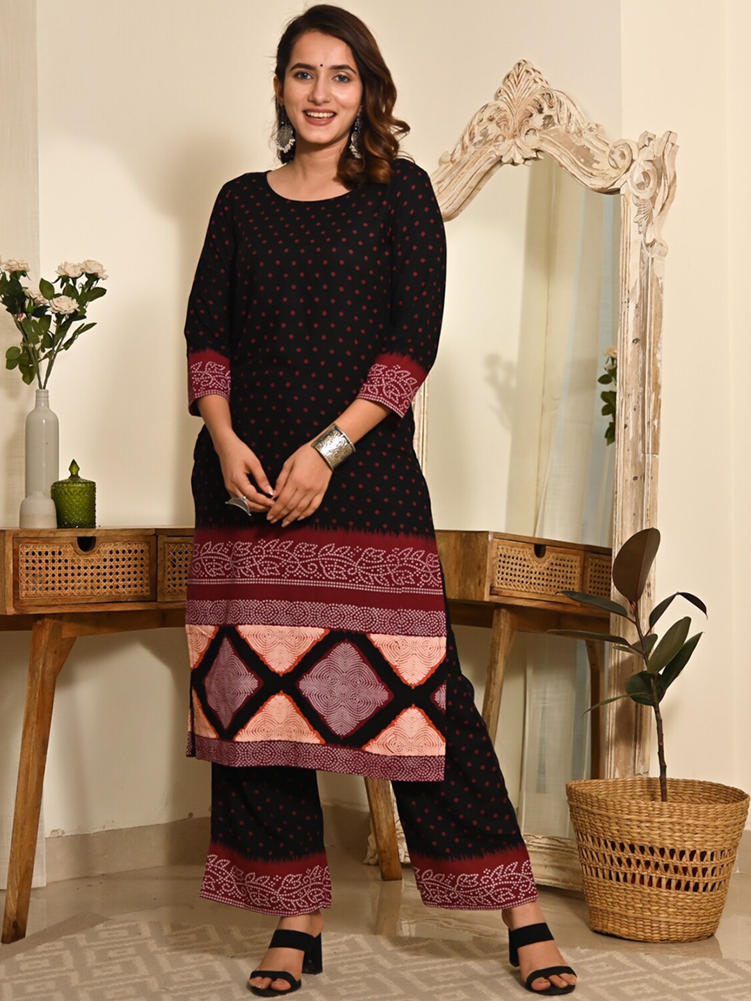 

Rustorange Women Bandhani Printed Kurta With Palazzos, Black