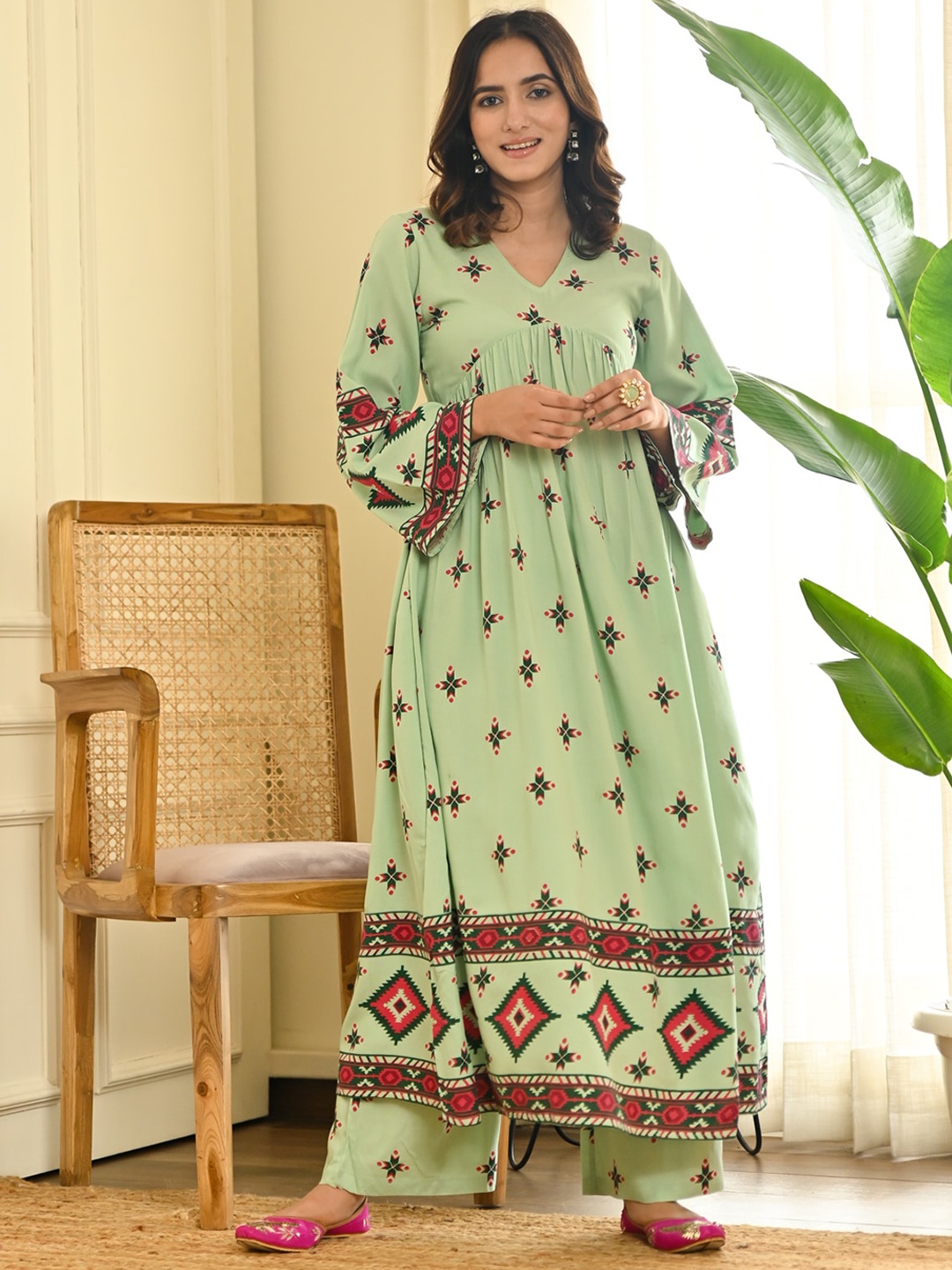 

Rustorange Women Ethnic Motifs Printed Pleated Kurta with Palazzos, Green