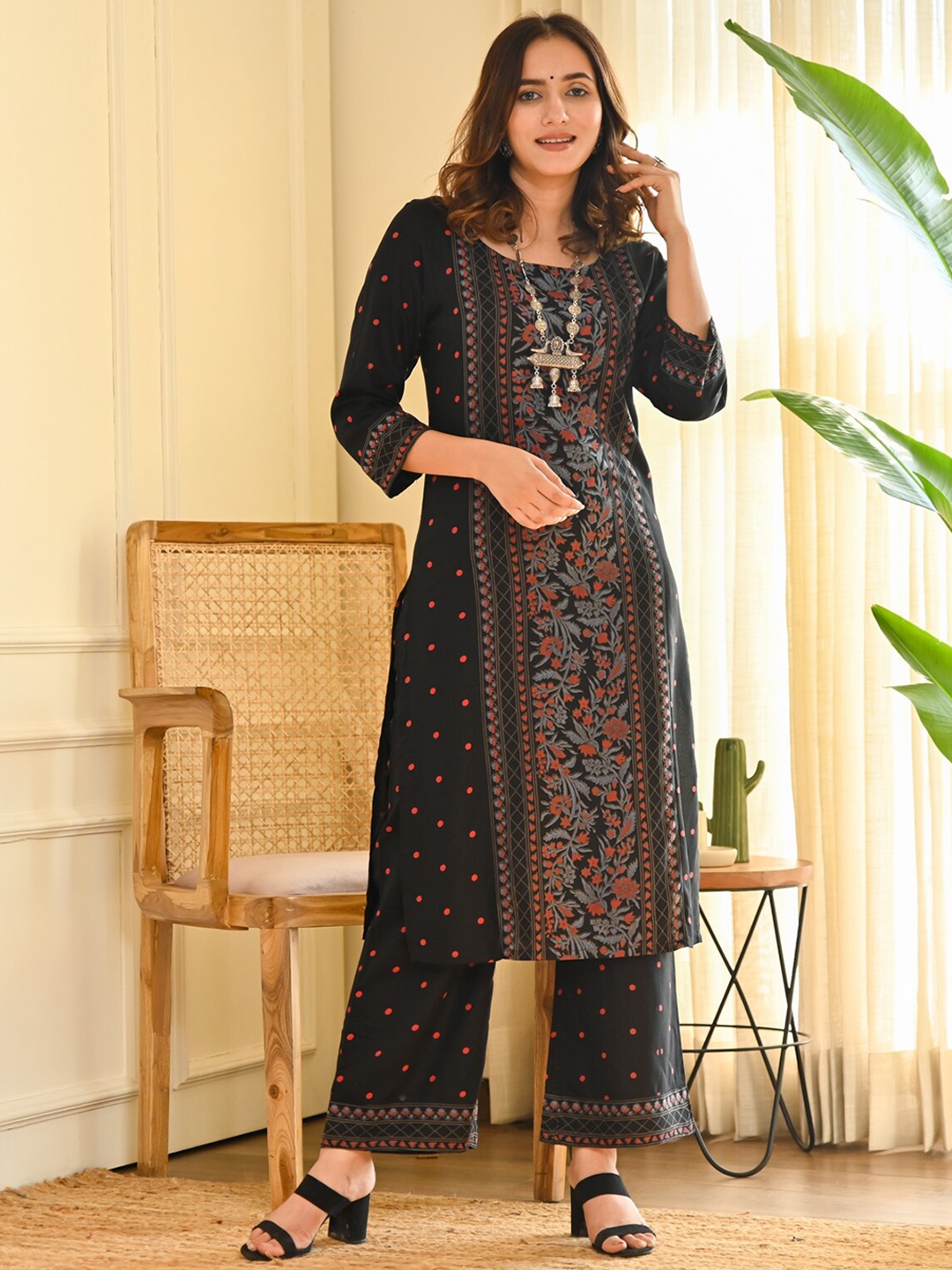 

Rustorange Women Floral Printed Kurta With Palazzos, Black
