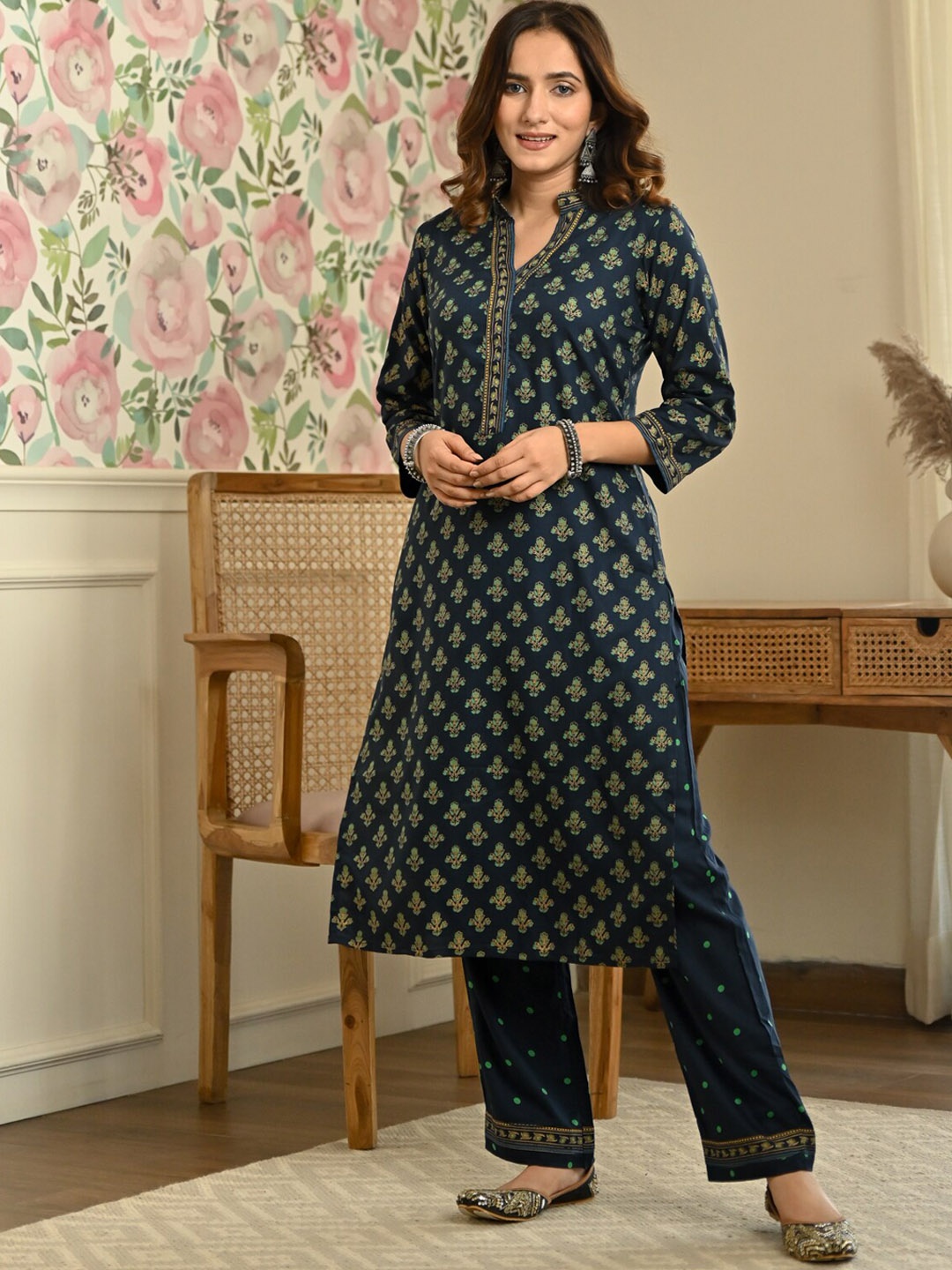 

Rustorange Women Floral Printed Kurta With Palazzos, Blue