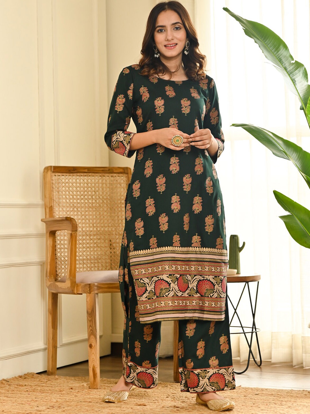 

Rustorange Ethnic Motifs Printed Rount Neck Kurta with Palazzos, Green
