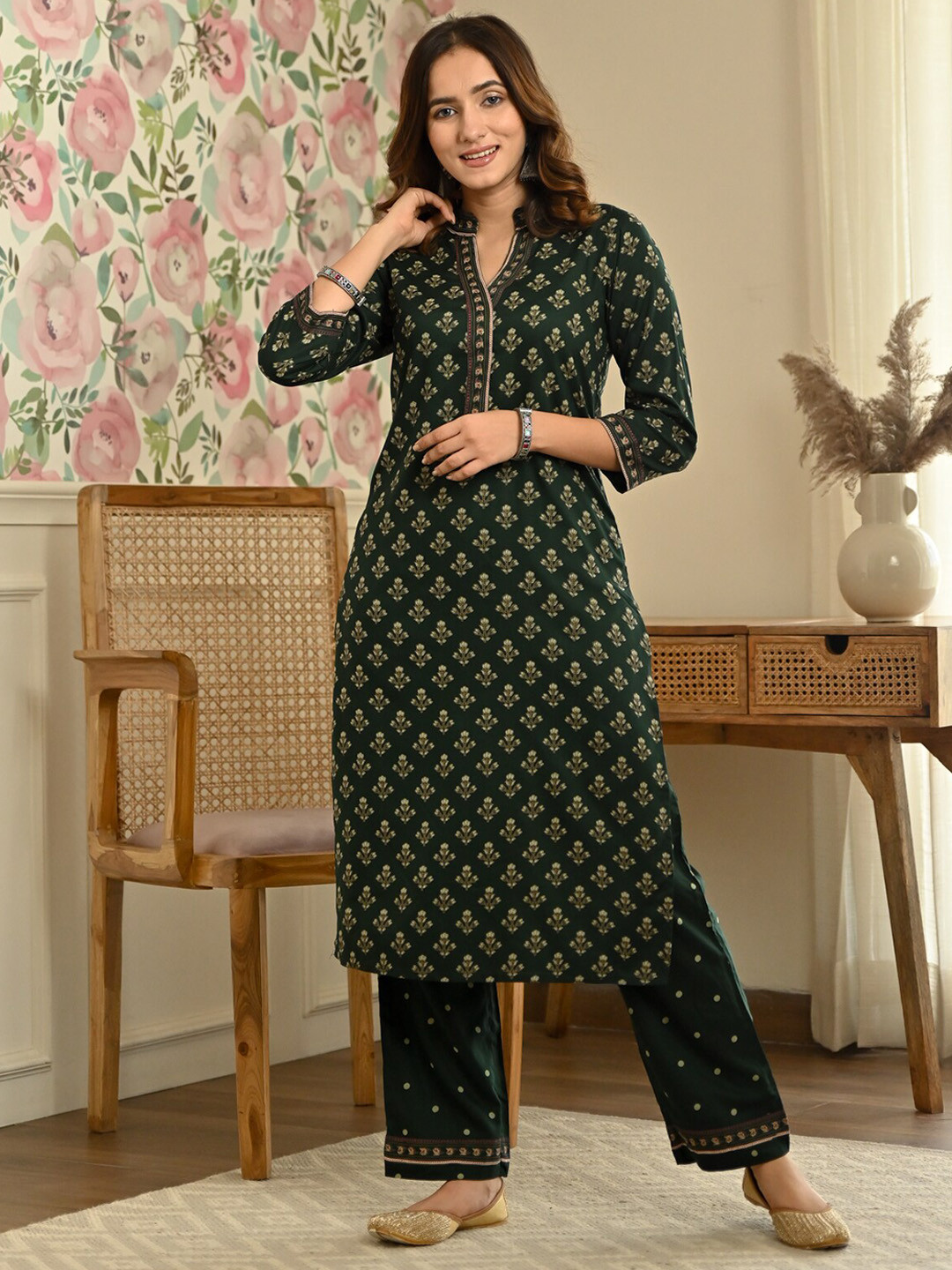 

Rustorange Women Floral Printed Kurta with Palazzos, Green