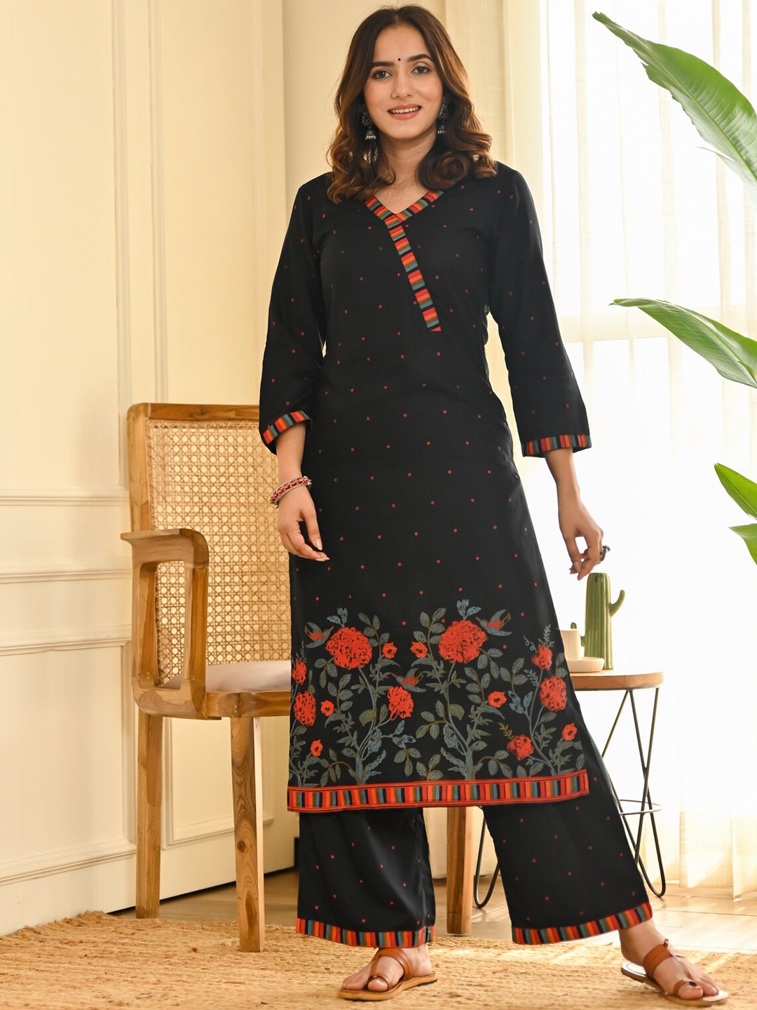 

Rustorange Women Floral Printed Kurta with Palazzos, Black